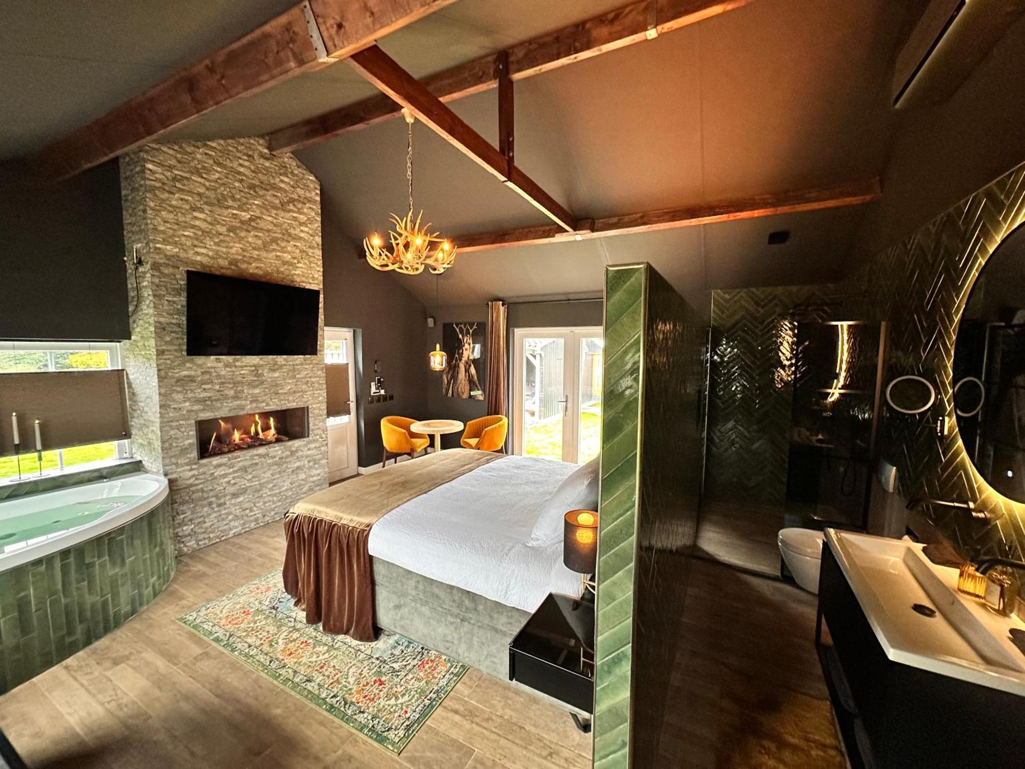 Wellness Tuin - Ultieme Partner Beleving - St Hubertus Suite Met Jacuzzi ,Openhaard, Prive Hottub En Prive Sauna In Jachthut Stijl Horst Exterior foto