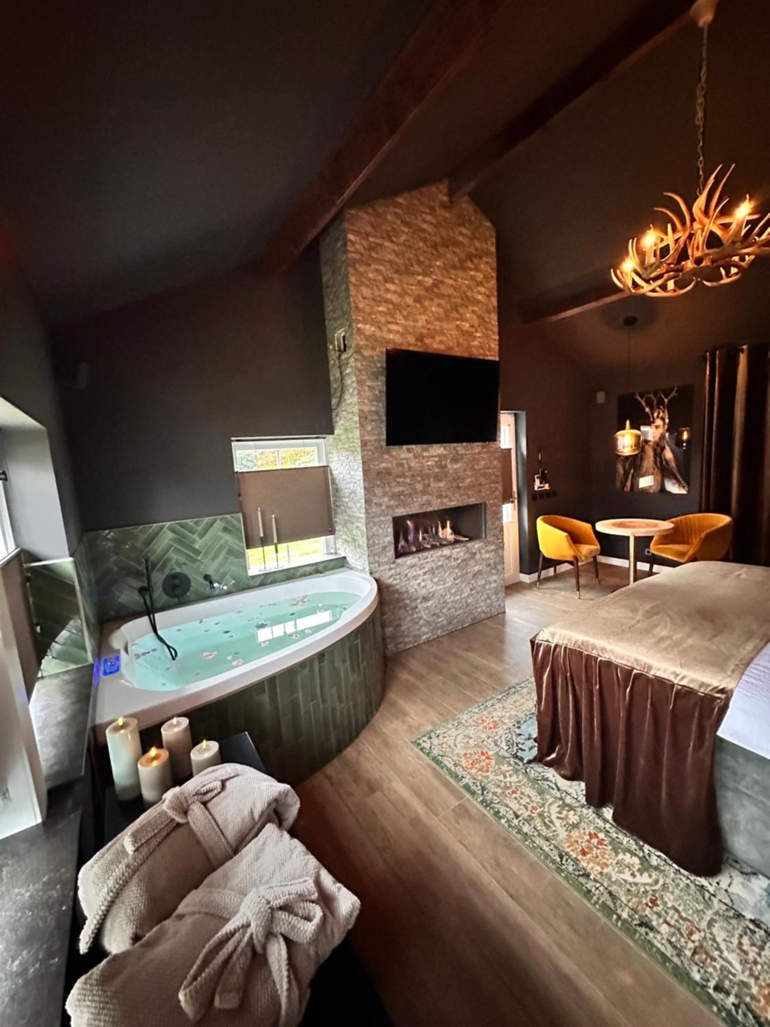 Wellness Tuin - Ultieme Partner Beleving - St Hubertus Suite Met Jacuzzi ,Openhaard, Prive Hottub En Prive Sauna In Jachthut Stijl Horst Exterior foto